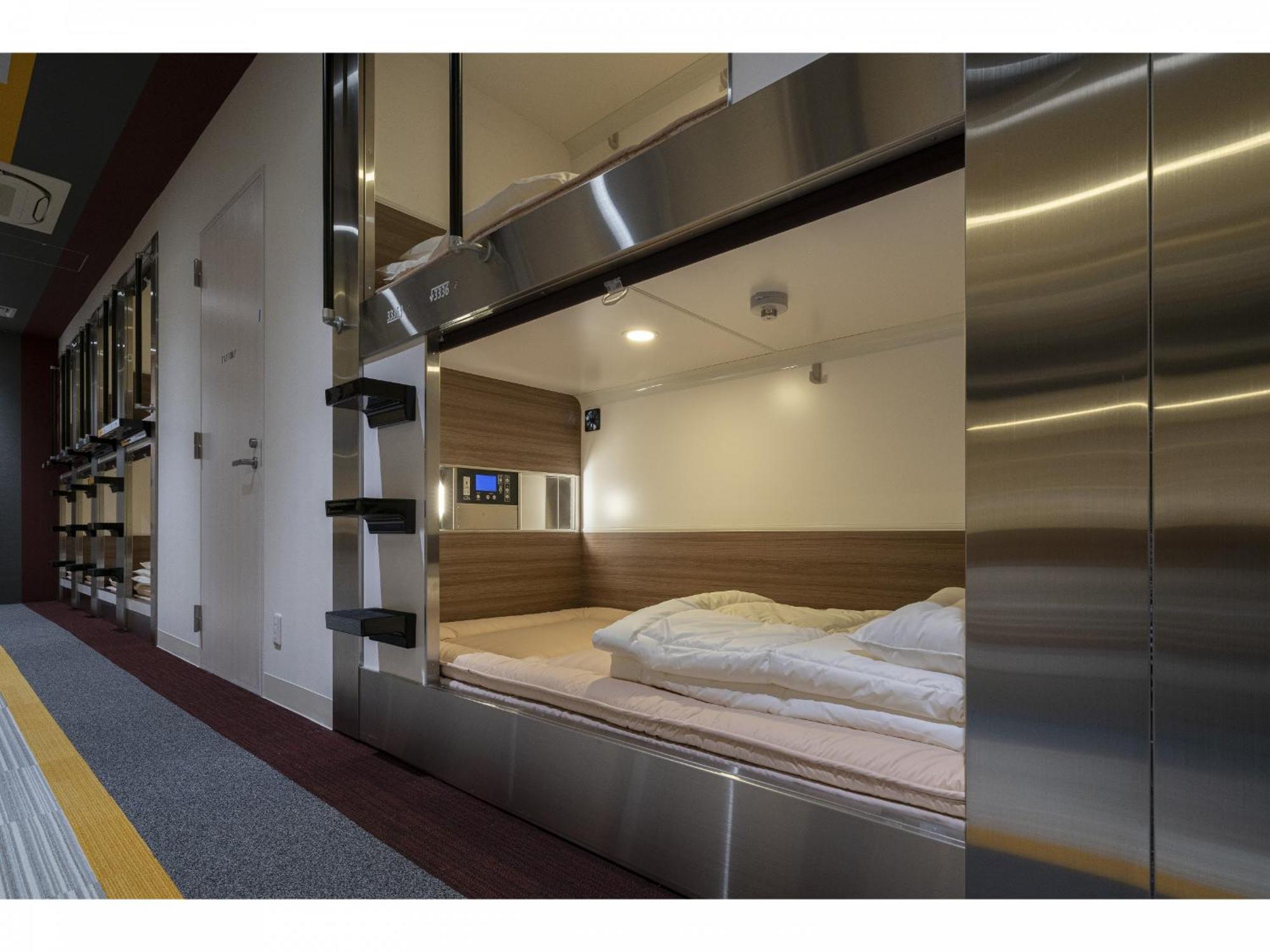 Capsule Hotel J Garden Shin-Osaka Exterior foto